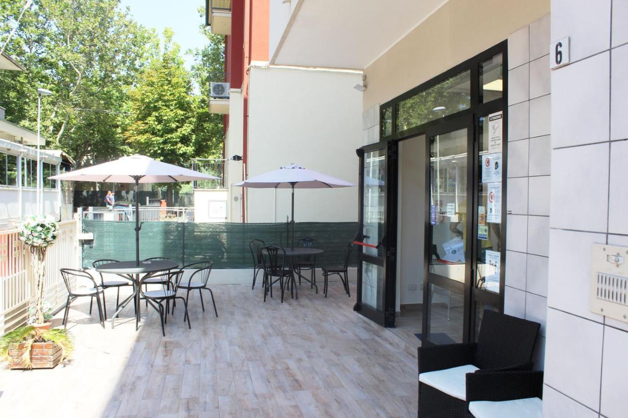 Hotel Luna Rimini Eksteriør billede