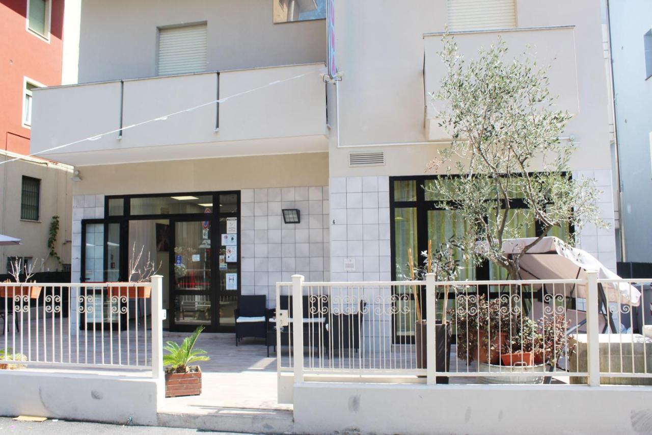 Hotel Luna Rimini Eksteriør billede