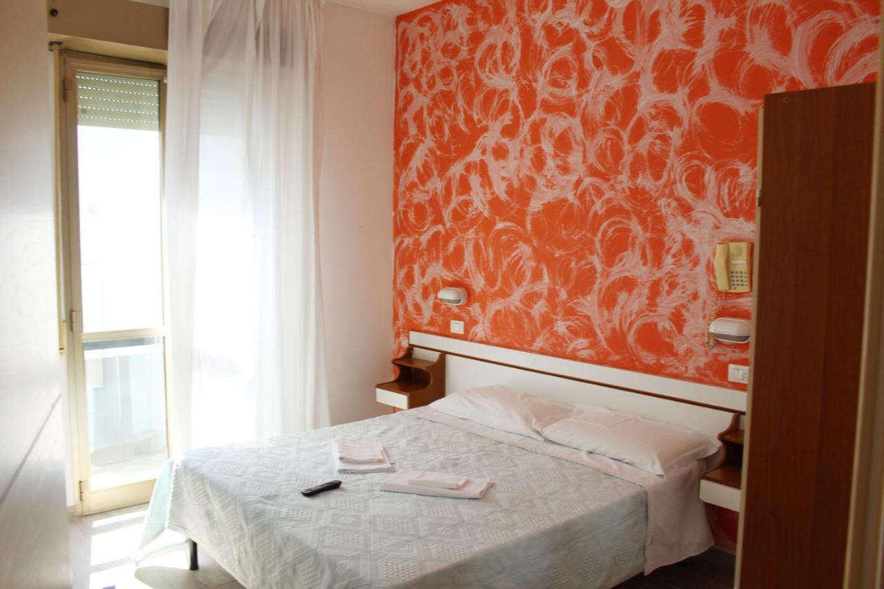 Hotel Luna Rimini Eksteriør billede