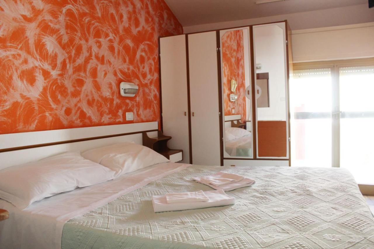 Hotel Luna Rimini Eksteriør billede