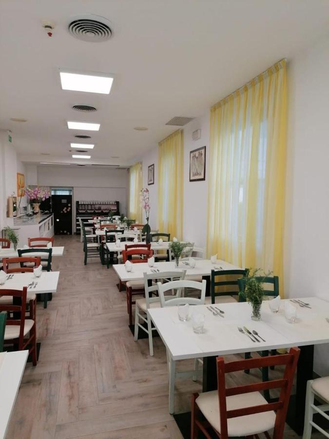 Hotel Luna Rimini Eksteriør billede