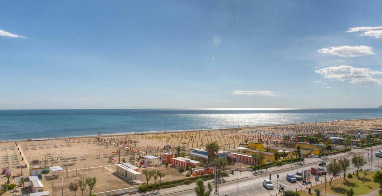 Hotel Luna Rimini Eksteriør billede
